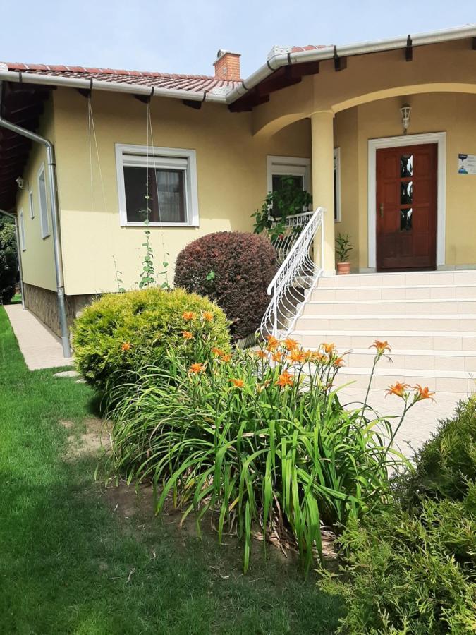 Villa Csilla Elegant House Erd Exterior foto